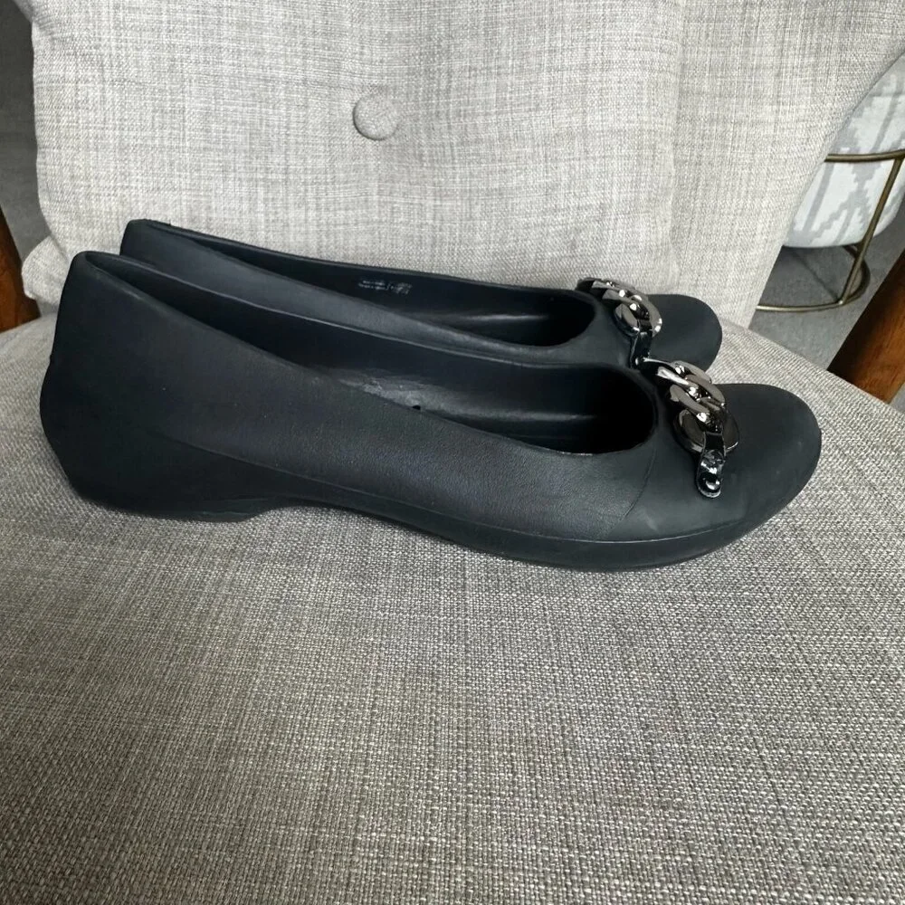 Crocs‎ Gianna Ballet Flats Womens Sz 8 Black Non Slip Closed Toe Chain Link